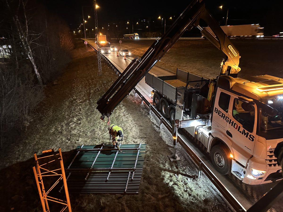 Bergholms vid ett nattligt vägarbete i Norrköping med TMA-bil som skydd mot passerande trafik